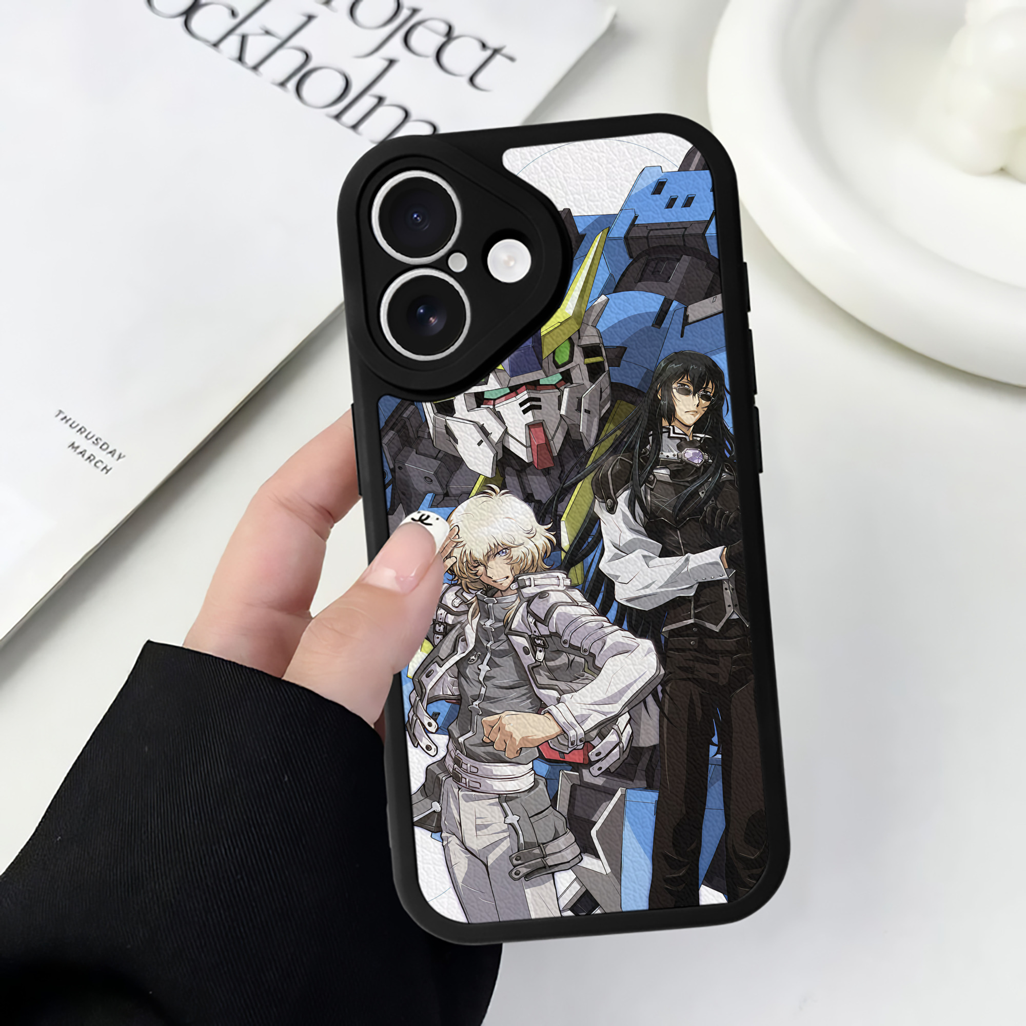 （画像用） 機動戦士ガンダム Mobile Suit Gundam 【iPhone 16シリーズ対応】シリコンスマホケース（レザー調） 材質：シリコン